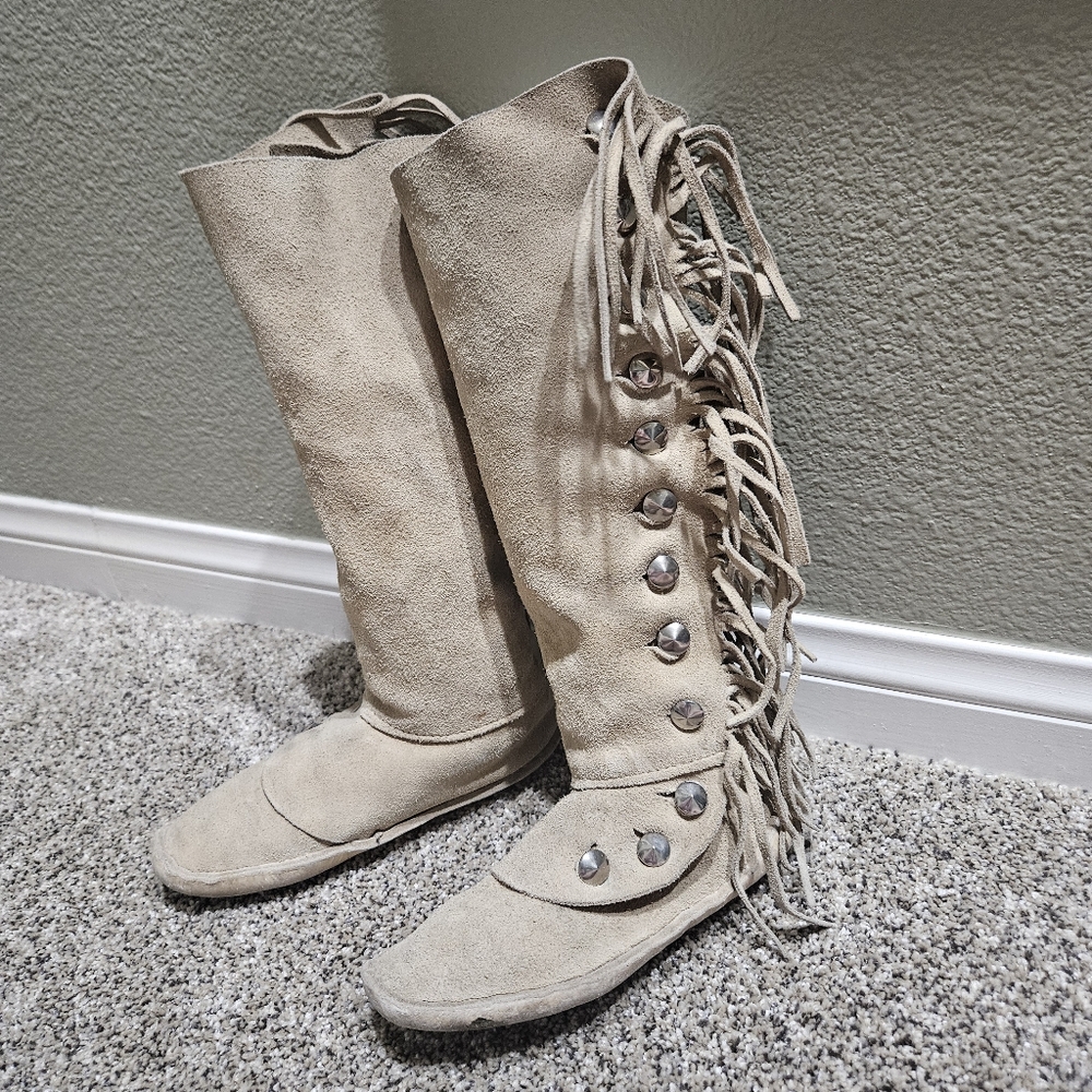 Vintage HAND MADE leather native American moccasin boots. Size 5